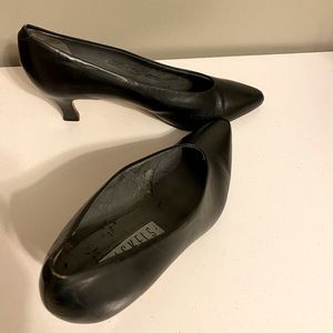 Nickels Black Leather Pumps, Size 7.5